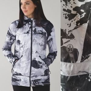 Lululemon Miss Misty Jacket

Packable rain jacket